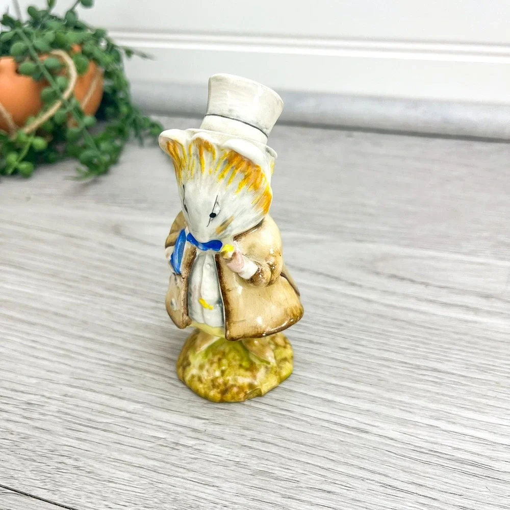 Amiable Guinea-Pig Beatrix Potter Figure,‎ Kitschy Anthropomorphic Figurine